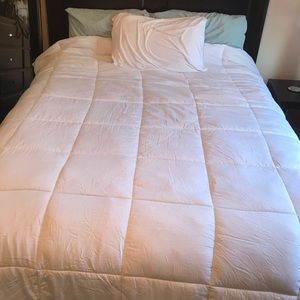 White bed spread